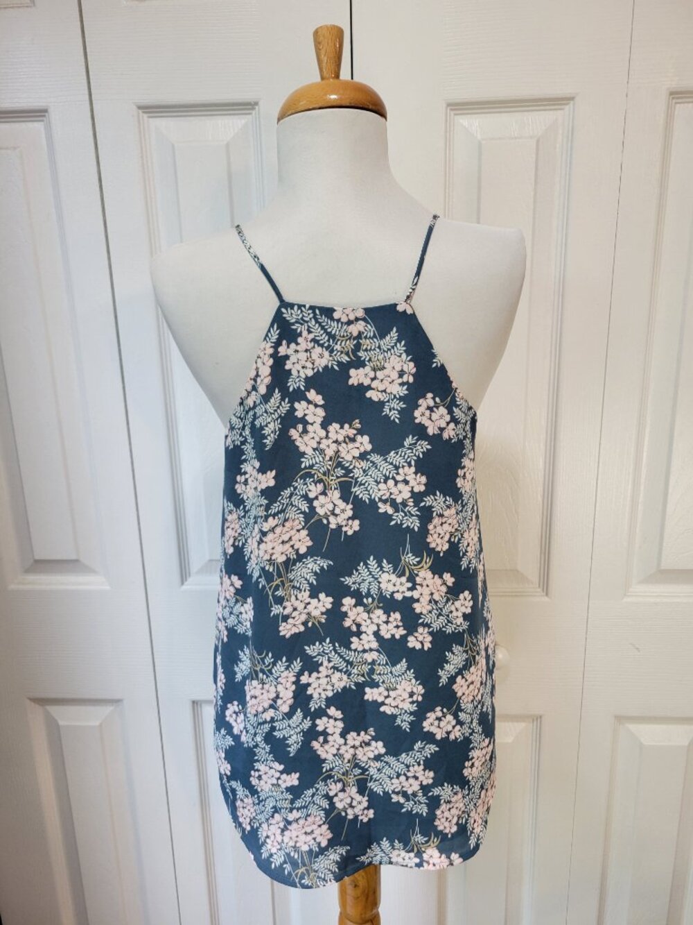 LOFT Dusty Blue Pink White Floral Button-Front V-Neck Strappy Cami Top sz XS - Picture 3 of 6